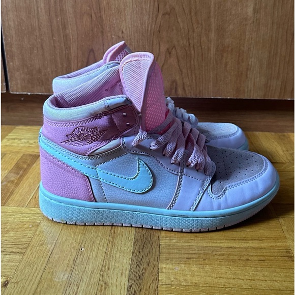 Jordan 1s Mid Digital Pink/ White Pink Foam women 5.5 - Picture 2 of 6